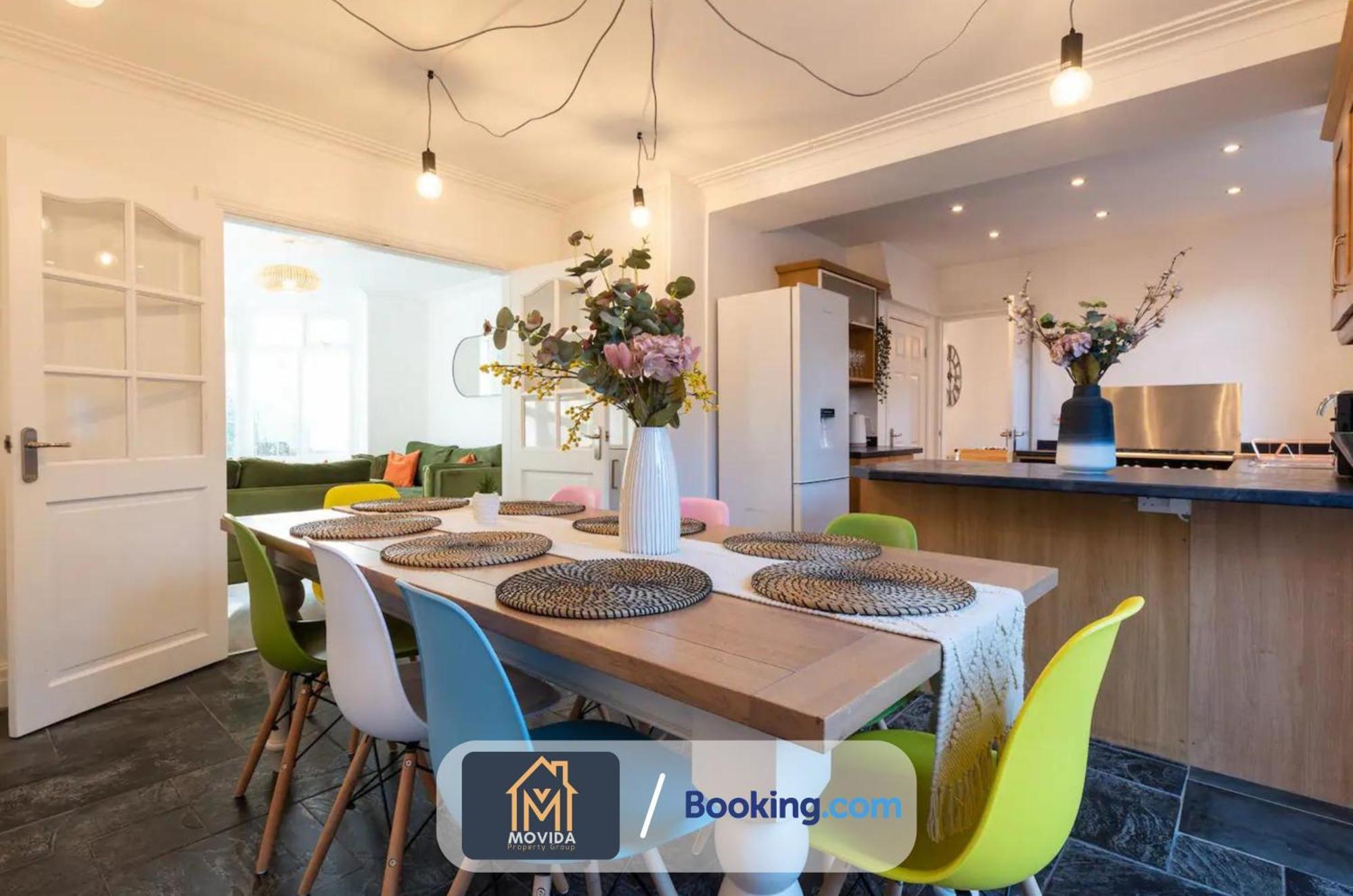 Large Modern 6 Bedroom House By Movida Property Group Short Lets & Serviced Accommodation With Games Room Leeds  Zewnętrze zdjęcie