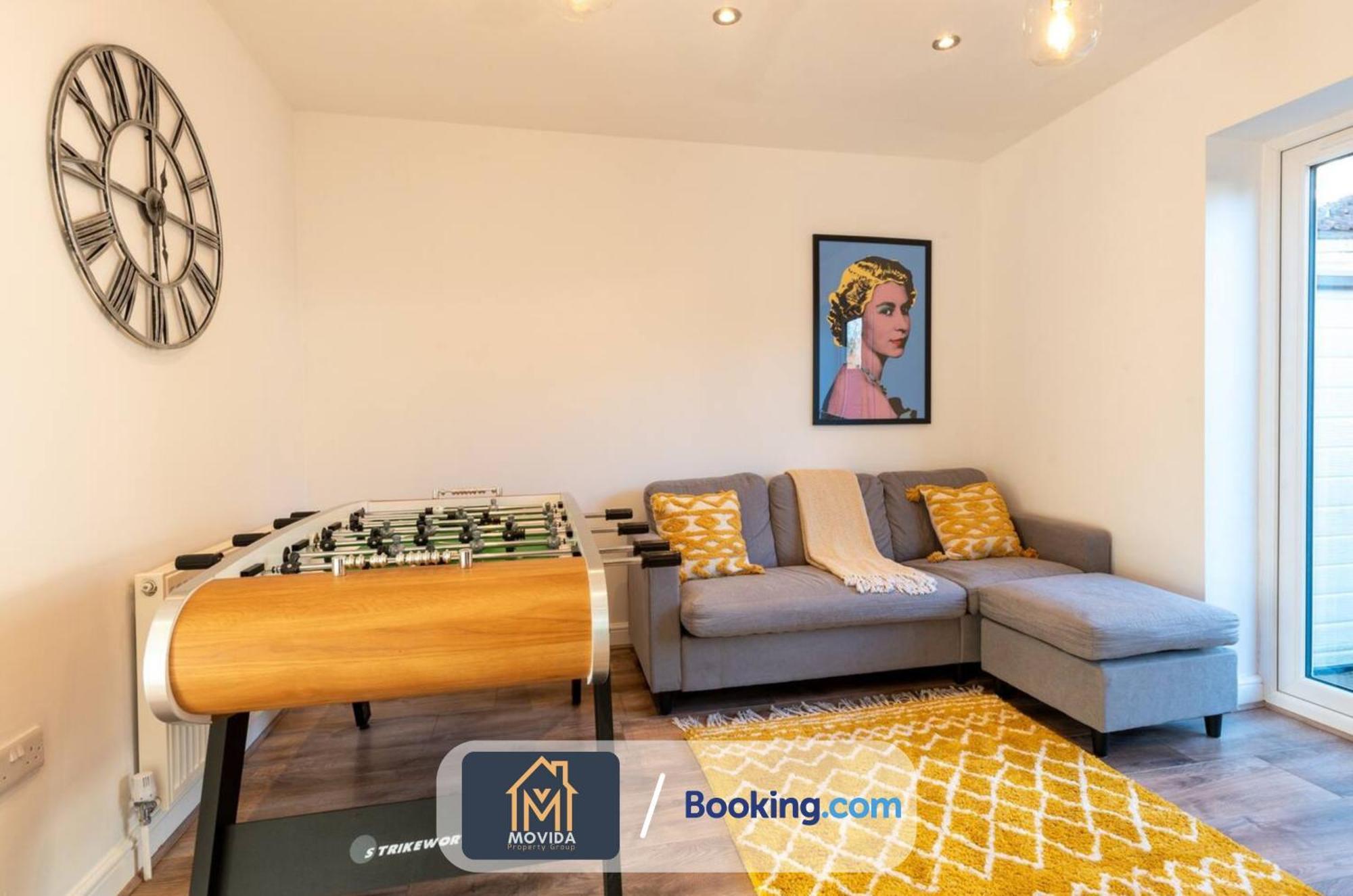 Large Modern 6 Bedroom House By Movida Property Group Short Lets & Serviced Accommodation With Games Room Leeds  Zewnętrze zdjęcie