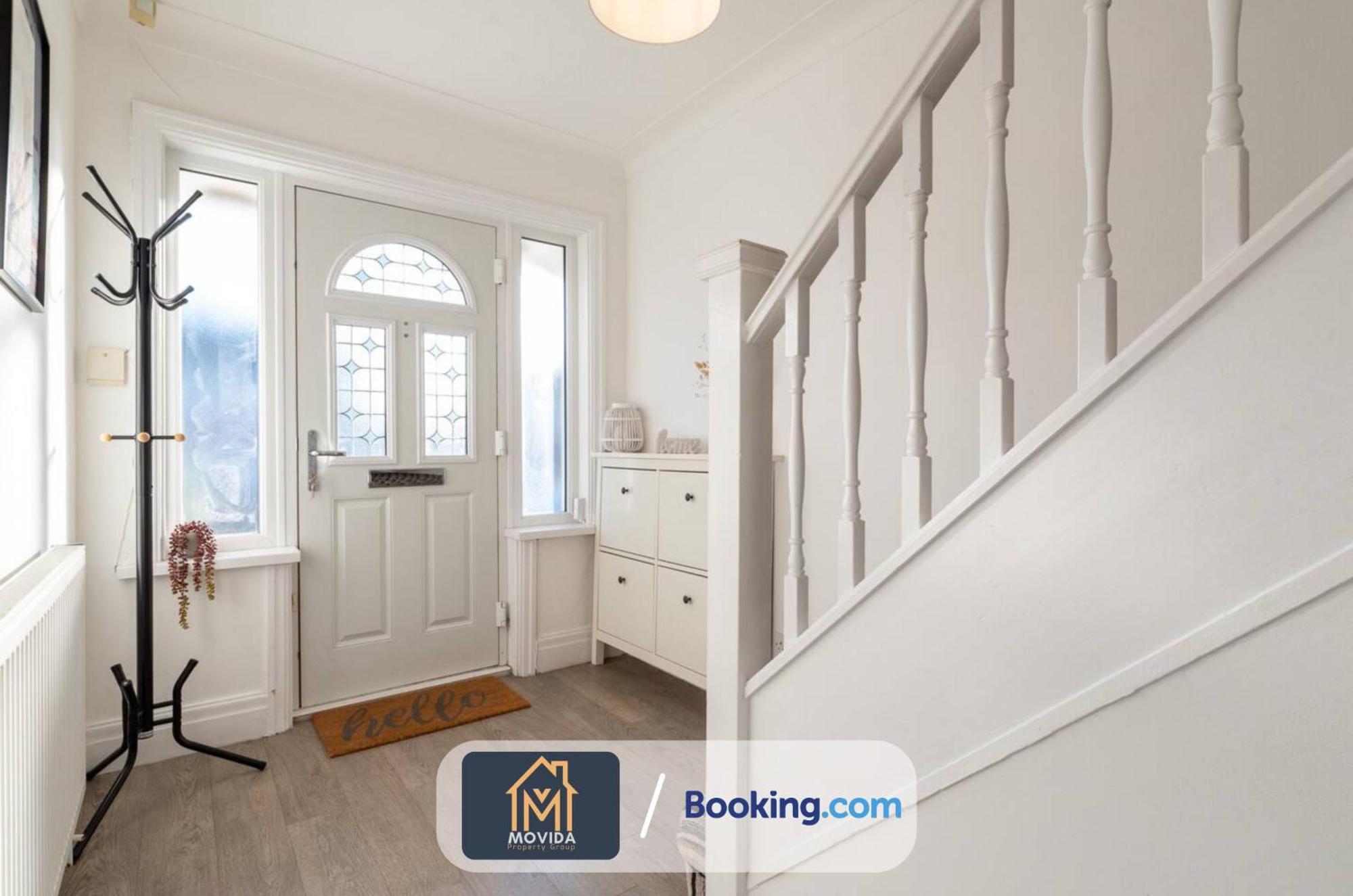 Large Modern 6 Bedroom House By Movida Property Group Short Lets & Serviced Accommodation With Games Room Leeds  Zewnętrze zdjęcie